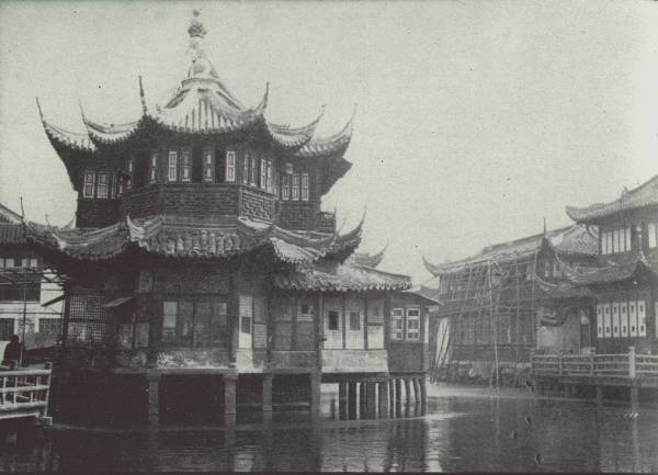 WILLOW PATTERN TEA HOUSE IN SHANGHAI

A famous landmark in the native city; said to be one of the oldest
tea-houses in China. Much business is transacted in these tea-houses all
over the country.
