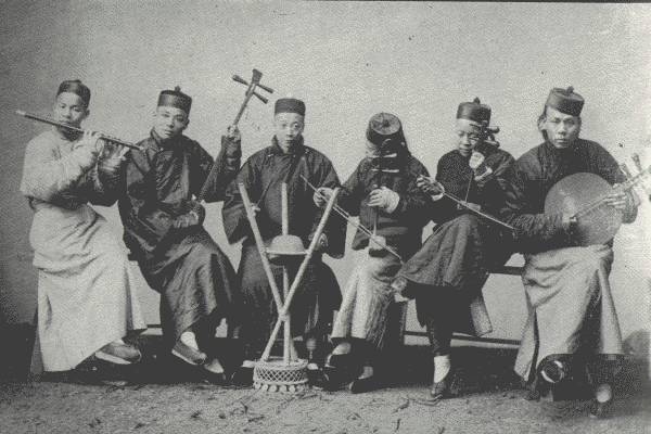 QUAINT CHINESE ORCHESTRA HALWAYS MEN

Typical old-time orchestra anywhere in China; the Chinese say, "Once a
musician, always a musician"—so it usually runs in the family.