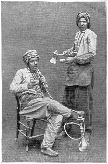 Koffie en tabak, de twee hartstochten van den Armeni&euml;r.