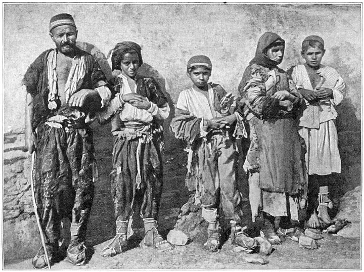 De Armeni&euml;rs in de vlakte van Mouch hebben voortdurend te lijden onder de rooverijen der Kurden.