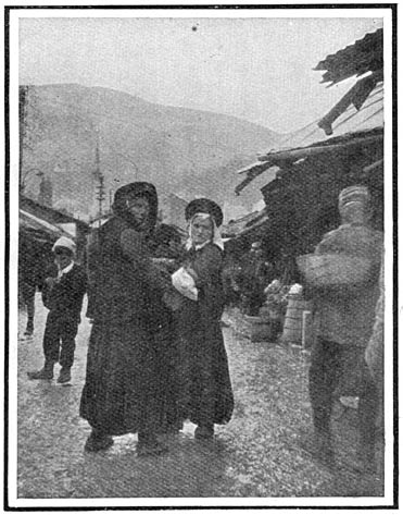 Servi&euml;rs ’s winters in de bazar.