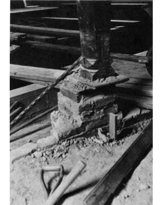 Interior of the gutted courthouse during restoration in
1966. Photo by Lee Hubbard.