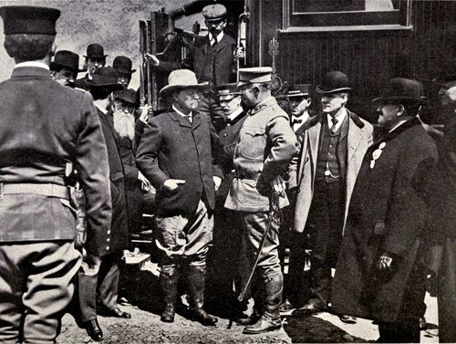 ARRIVAL AT GARDINER, MONT.
(ENTRANCE TO YELLOWSTONE NATIONAL PARK.)