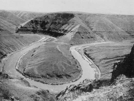 In the Deschutes Canyon. "The river winds sinuously,
seeking first one, and then another, point of the compass"

