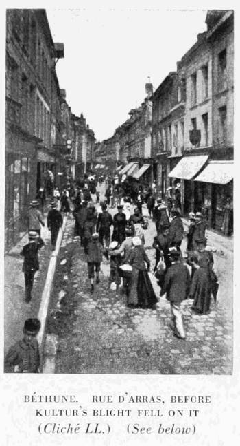 B�THUNE. RUE D'ARRAS, BEFORE
KULTUR'S BLIGHT FELL ON IT.
(Clich� LL.) (See below)