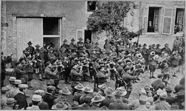 Copyright by the Committee on Public Information.

Buglers of the Alpine Chasseurs, assisted by their military band,
entertaining American soldiers of the First Division.