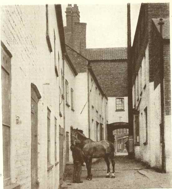 The &ldquo;George&rdquo; Inn Yard at Horncastle.  Photo.
Carlton