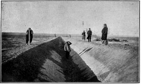 OUVERTURE DE CANAUX D’IRRIGATION EN PLEIN HIVER
PATAGONIEN
