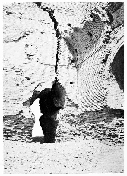 Fig. 109.&mdash;CTESIPHON, REMAINS OF VAULT ON WEST SIDE OF
SOUTH WING.