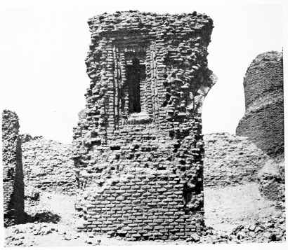 Fig. 166.&mdash;ABU DULÂF, NICHED PIER OF NORTHERN ARCADE.