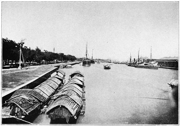 The Busy Pasig, from the Puente de Espa�a. Old Manila on the Left. Business Quarter to the Right.